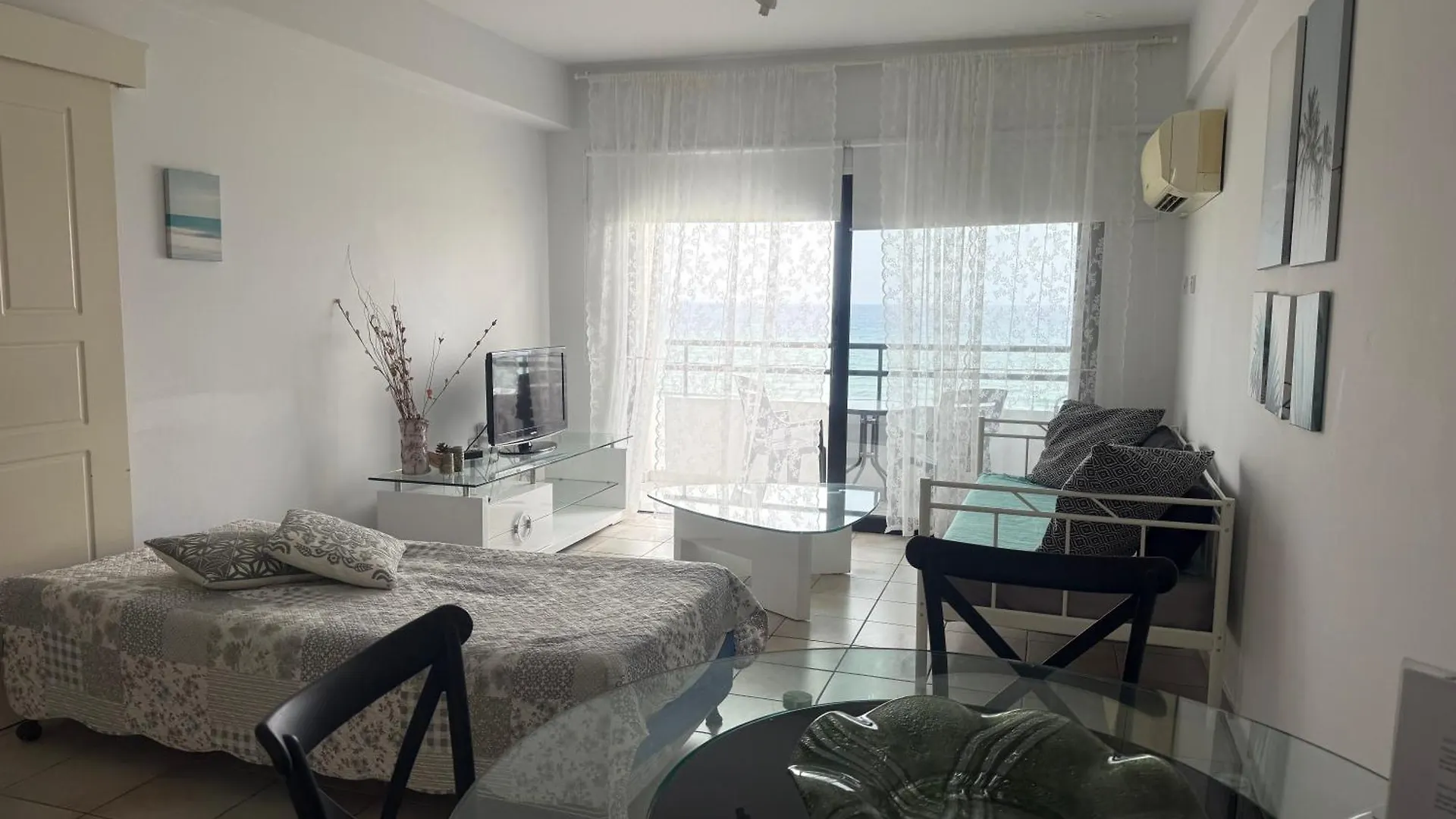 Krasas Beach Apartments Ларнака